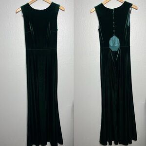 Revelry Cleo Velvet Dress- color emerald 613, size 4